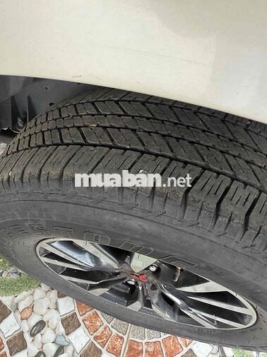 Mitsubishi Pajero Sport Trắng