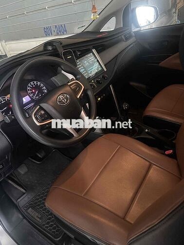 Toyota Innova 2017 2.0E Bạc
