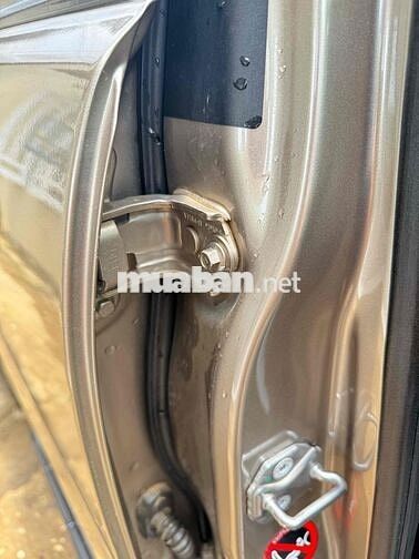 Ford Ranger XLS 1 cầu Vàng cát