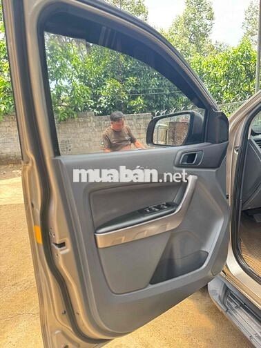 Ford Ranger XLS 1 cầu Vàng cát