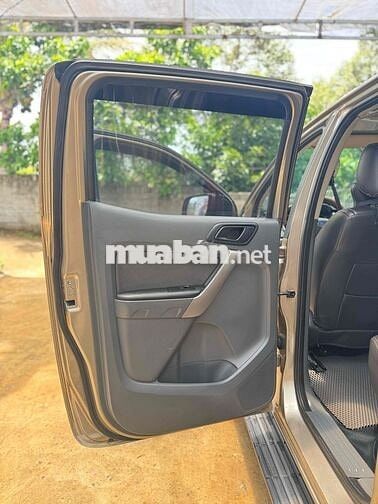 Ford Ranger XLS 1 cầu Vàng cát