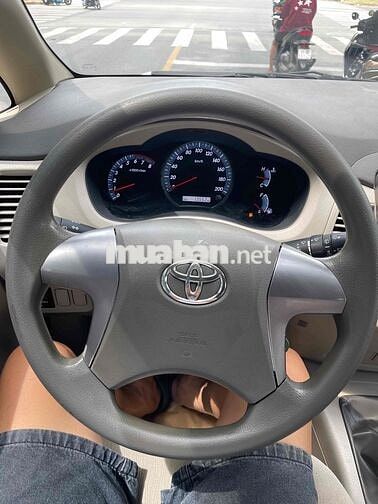 Toyota Innova 2016 Vàng cát