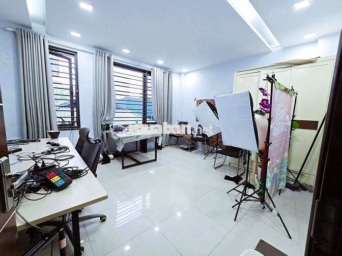Bán nhà Xuân Thủy, Cầu Giấy, Gần mặt phố, Kinh doanh, 60m2, 18 tỷ