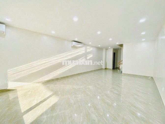 NHÀ MỚI SÀN SUỐT - Nguyễn Tri Phương, Q.10 - Thang Máy - DTSD 500m2