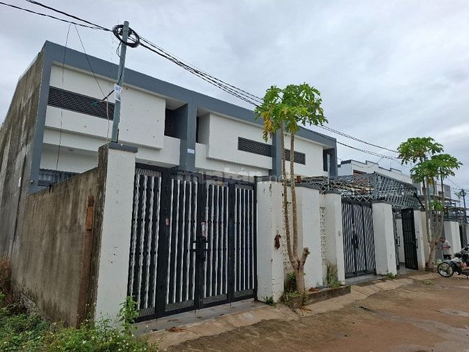 GẤP. Cần tiền cho con đi du học nước ngoài. Bán gấp 3 căn liền kề. 2,4