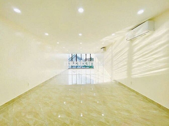 NHÀ MỚI SÀN SUỐT - Nguyễn Tri Phương, Q.10 - Thang Máy - DTSD 500m2