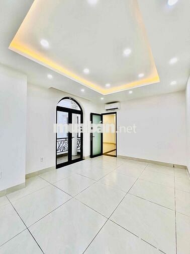 Cho Thuê Nhà Góc 2 Mặt Tiền Ngay Ngã Tư Ga DT 8x14 3Lầu 6Pn 3Wc