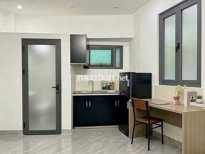 📍Ngã Tư Ga_Cầu An Lộc📍Toà 12P Mới Xây Full Nội Thất_Ban công, Cửa sổ