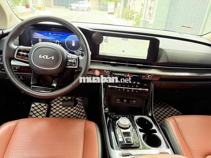 Kia Carnival Signature 2024 Trắng 17.000 km