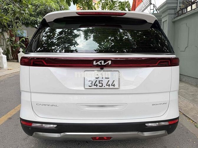 Kia Carnival Signature 2024 Trắng 17.000 km