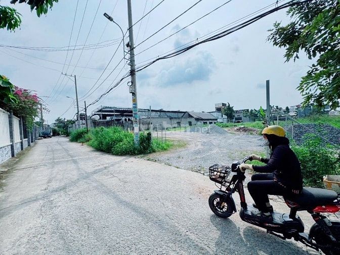 Bán đất 2.000m mặt tiền Lê Thị Hà Hóc Môn TP. HCM, có 500 thổ cư.