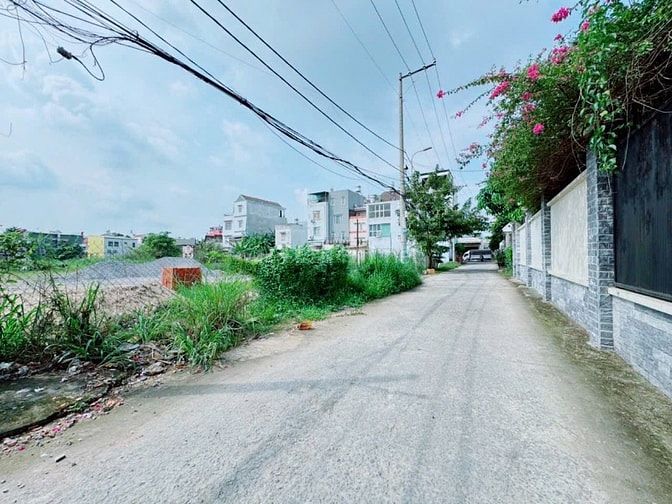 Bán đất 2.000m mặt tiền Lê Thị Hà Hóc Môn TP. HCM, có 500 thổ cư.