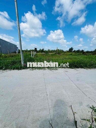 đất thổ 150m2 gần kcn gần qlo 1a cách sài gòn 25km giá 680tr ô tô