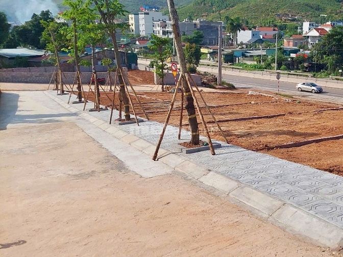 Đất mặt tiền quốc lộ 18, sát Vin Hạ Long Xanh, gần chợ,bệnh viện