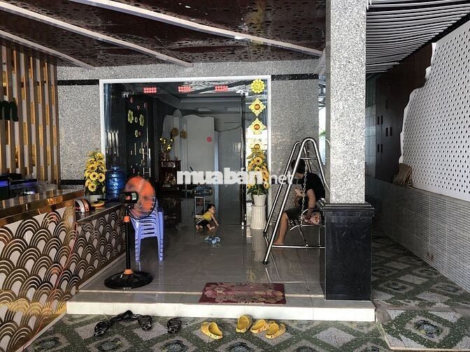 Nhà đối diện trường cấp 3 Hùng Vương - Long An