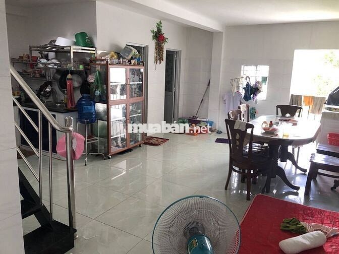 Nhà đối diện trường cấp 3 Hùng Vương - Long An