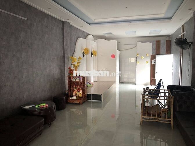 Nhà đối diện trường cấp 3 Hùng Vương - Long An