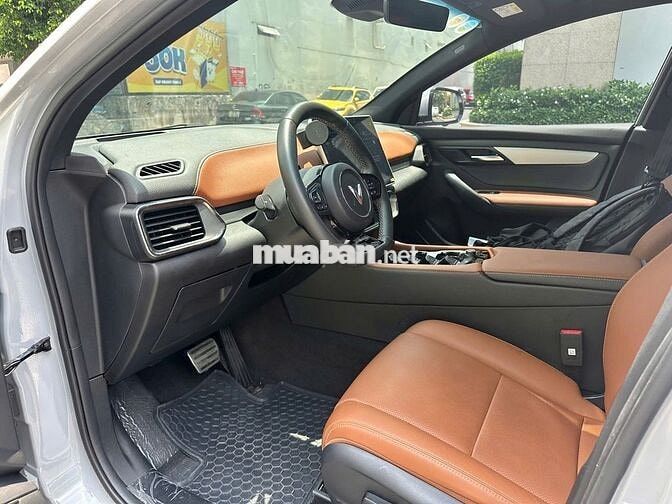 VF8 LUX PLUS 24 - MUA PIN CATL - 12.000KM