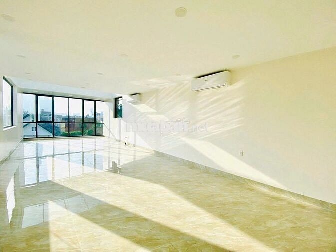 SIÊU PHẨM ỐP KÍNH 132C Hoàng Việt, DTSD 500m2, Thang Máy, PCCC Đầy Đủ.