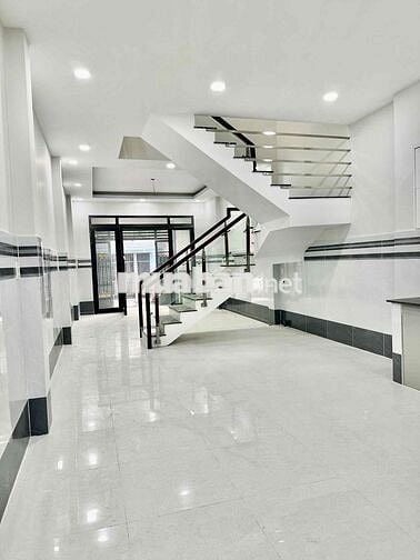 🏠 Nhà cho thuê khu C phạm Hùng  📡Vị trí: Hẻm xe 🚘🚘hơi ,Phạm Hùng | Giá