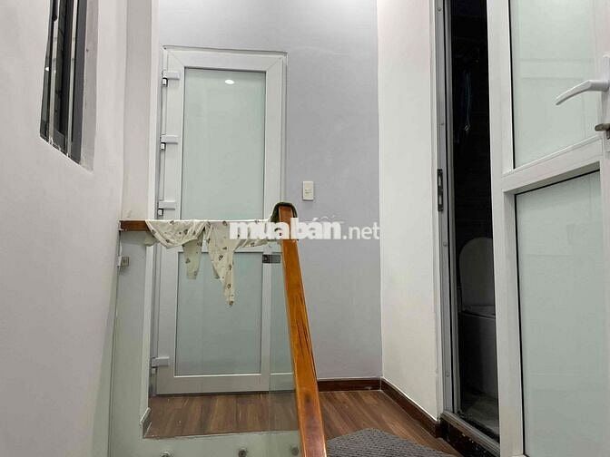cần cho thuê nhà nguyên căn view sông( đang làm lại rất rộng) 3x13