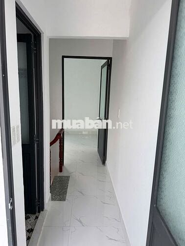 NHÀ Ở MỚI XÂY 100%-GẦN CHỢ, TRƯỜNG HỌC-KHU VỰC CẦU LỚN HÓC MÔN