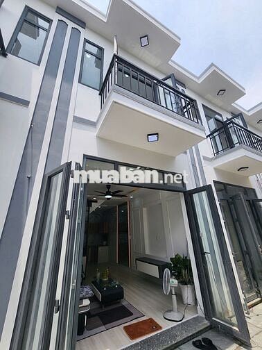 NHÀ Ở MỚI XÂY 100%-GẦN CHỢ, TRƯỜNG HỌC-KHU VỰC CẦU LỚN HÓC MÔN