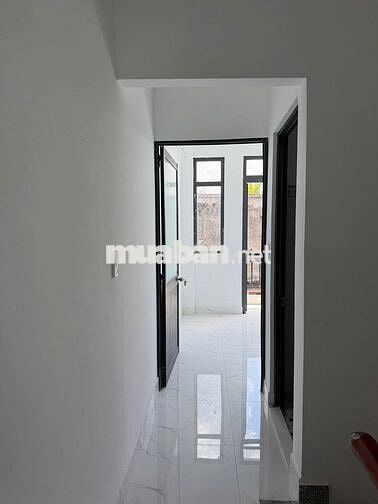 NHÀ Ở MỚI XÂY 100%-GẦN CHỢ, TRƯỜNG HỌC-KHU VỰC CẦU LỚN HÓC MÔN