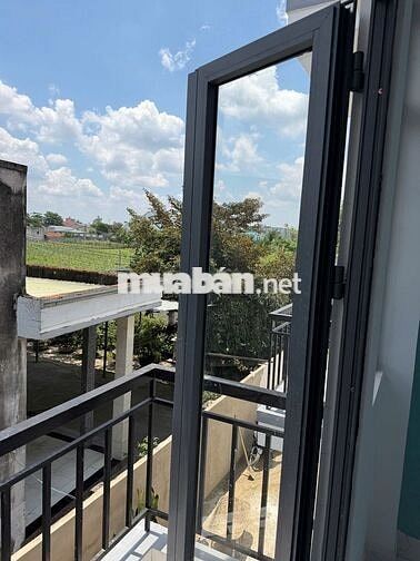 NHÀ Ở MỚI XÂY 100%-GẦN CHỢ, TRƯỜNG HỌC-KHU VỰC CẦU LỚN HÓC MÔN