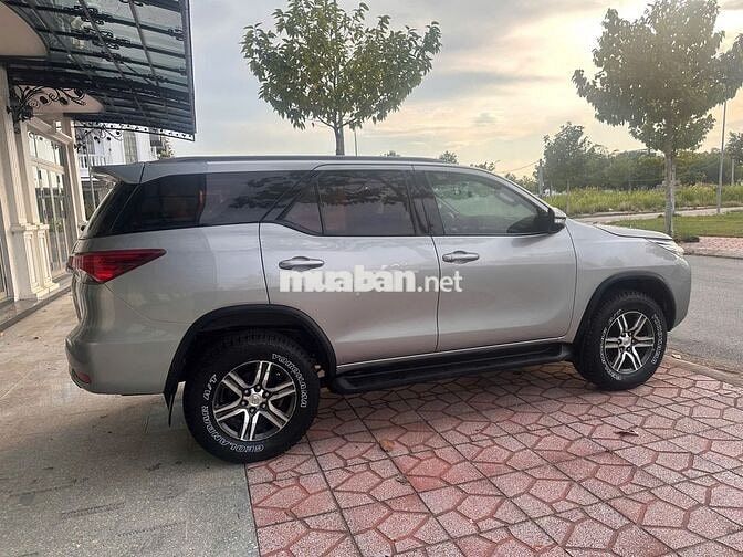GIA ĐÌNH CẦN BÁN XE TOYOTA FORTUNER ĐỜI 2017