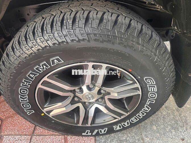 GIA ĐÌNH CẦN BÁN XE TOYOTA FORTUNER ĐỜI 2017