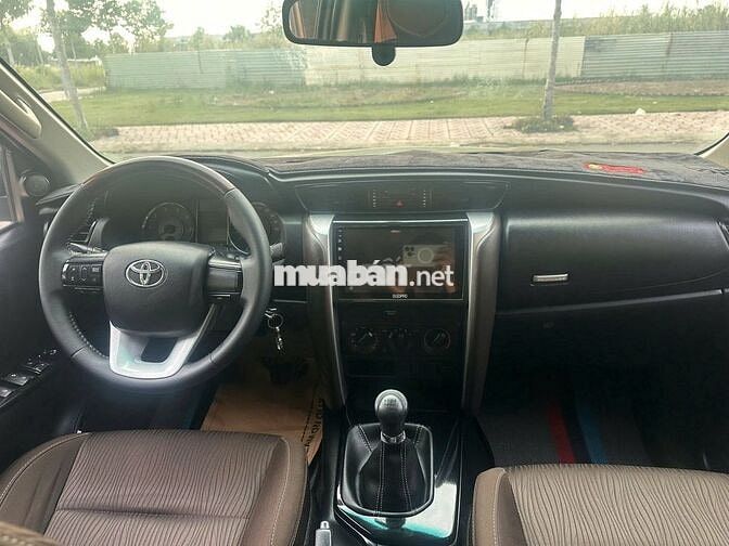GIA ĐÌNH CẦN BÁN XE TOYOTA FORTUNER ĐỜI 2017