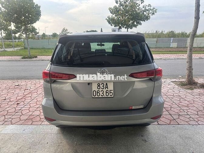 GIA ĐÌNH CẦN BÁN XE TOYOTA FORTUNER ĐỜI 2017