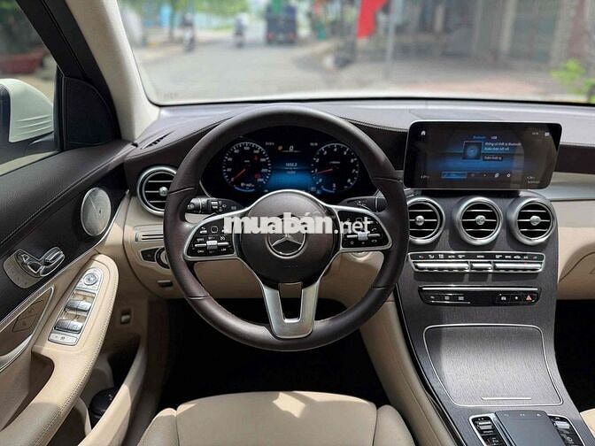 Mercedes-Benz GLC300 2021 Trắng kem siêu mới