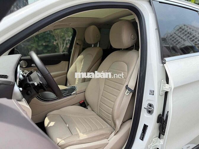 Mercedes-Benz GLC300 2021 Trắng kem siêu mới