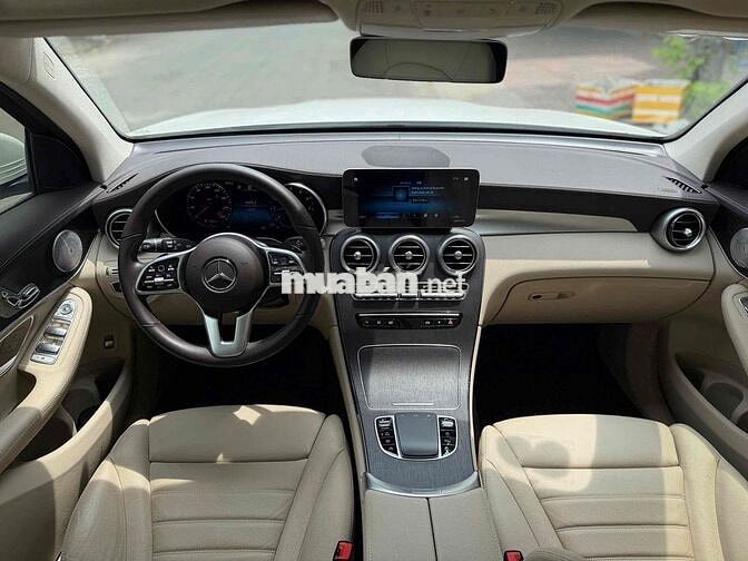 Mercedes-Benz GLC300 2021 Trắng kem siêu mới