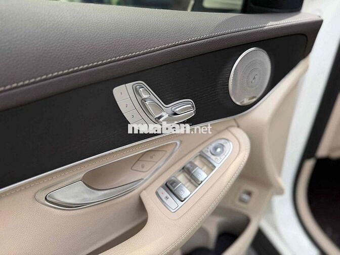 Mercedes-Benz GLC300 2021 Trắng kem siêu mới