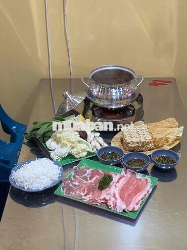 phụ bếp và tạp vụ bưng bê