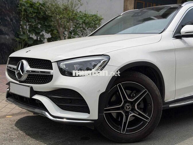 Mercedes-Benz GLC300 2021 Trắng kem siêu mới
