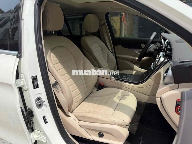 Mercedes-Benz GLC300 2021 Trắng kem siêu mới
