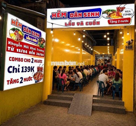 phụ bếp và tạp vụ bưng bê