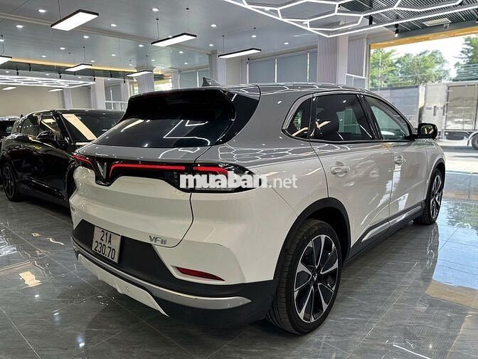 Xe điện VinFast VF8 Plus 2024 Trắng