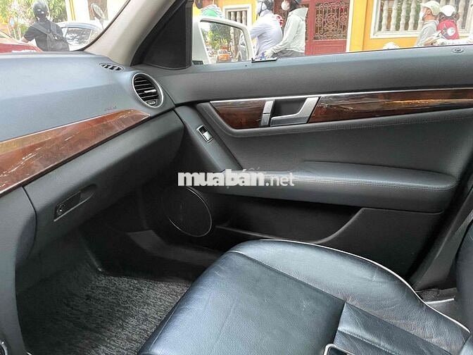 Mercedes-Benz C250 2011 màu trắng