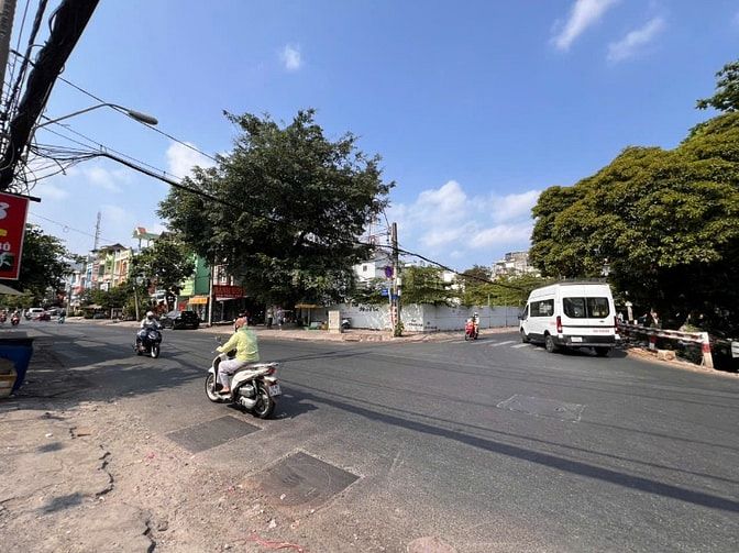 Chủ cho thuê siêu vị trí 3 mặt tiền Tân Phú. 400m2