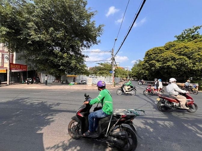 Chủ cho thuê siêu vị trí 3 mặt tiền Tân Phú. 400m2