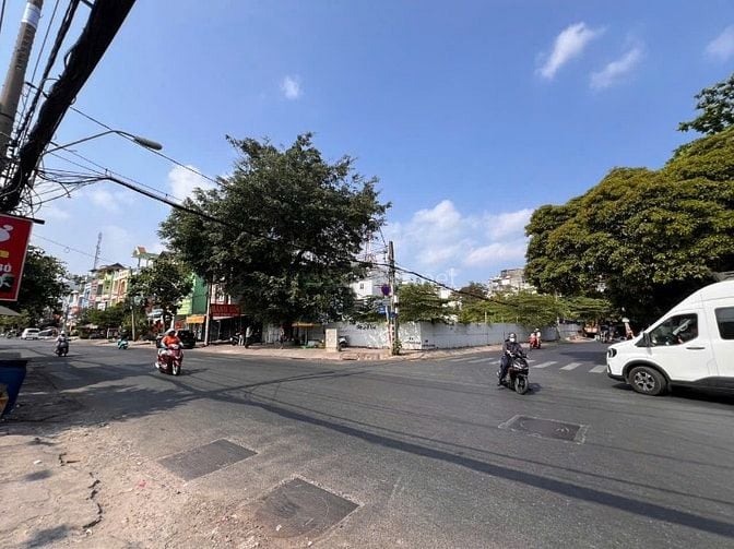 Chủ cho thuê siêu vị trí 3 mặt tiền Tân Phú. 400m2