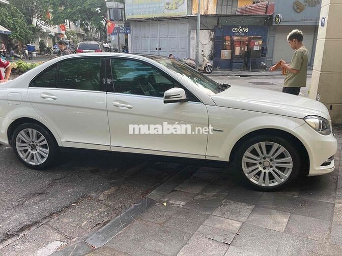 Mercedes-Benz C250 2011 màu trắng