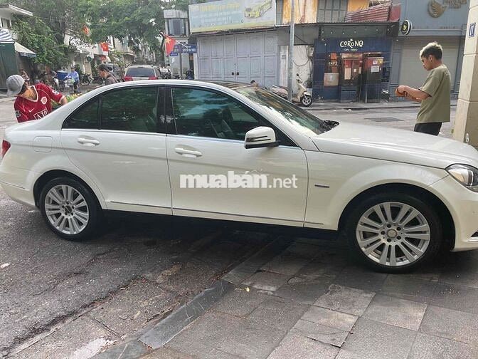 Mercedes-Benz C250 2011 màu trắng