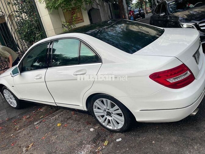 Mercedes-Benz C250 2011 màu trắng