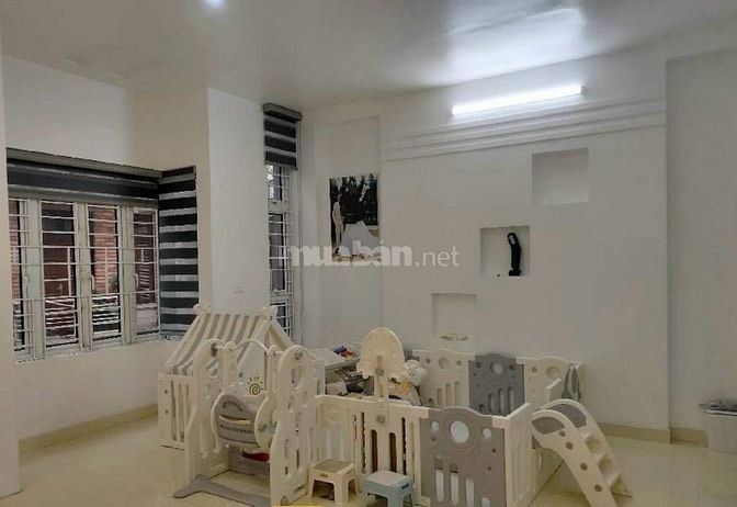 Bán nhà phố Hoàng Cầu, Đống Đa 78m,5 tầng, mt 7.4m. Giá: 42 tỷ